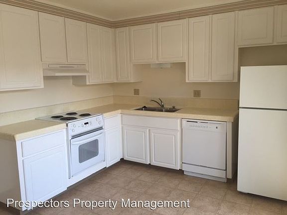 2nd image of 1138B Montebello Dr