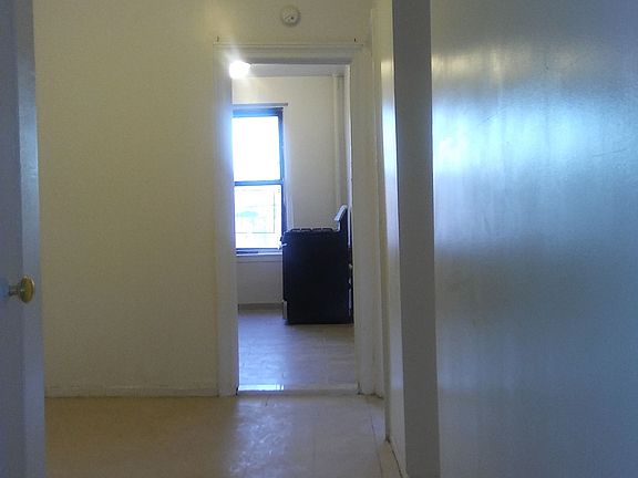 4th image of 2010 Powell Ave APT 5A