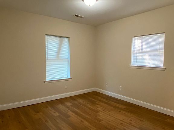 5th image of 222 Dooley St NE