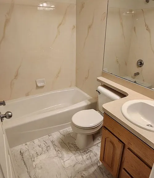 5486 W Venetia St — Photo 16