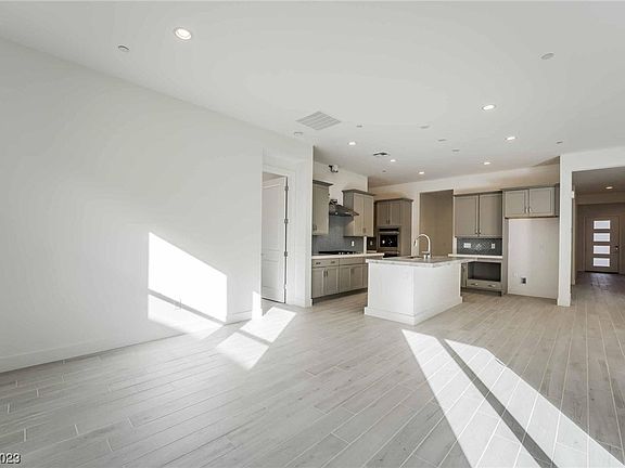 4th image of 9001 Pinyon Bluff St