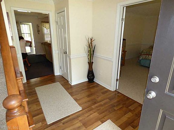 2nd image of 533 Warrick Rd