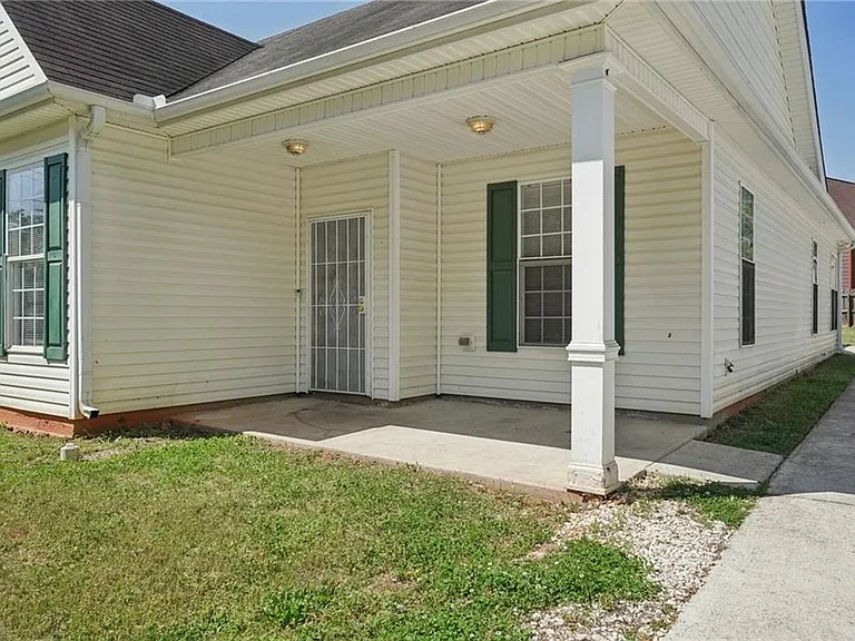 2596 Bates St SE — Photo 5