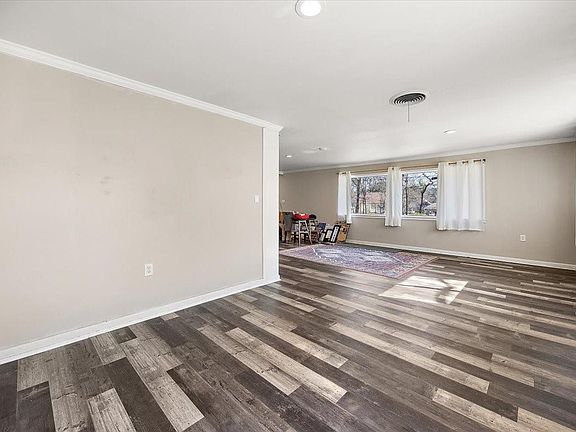 5th image of 1005 Logansport St