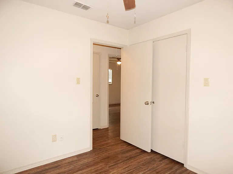 10074 Wooded Way — Photo 8