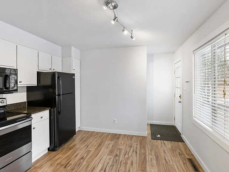 220 Minnesota Ave — Photo 5