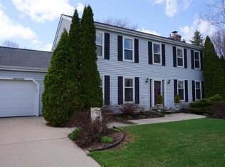 W160N10555 Old Farm Rd, Germantown, WI 53022