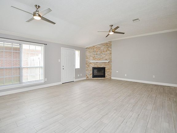 5th image of 2914 Walnut Springs Dr
