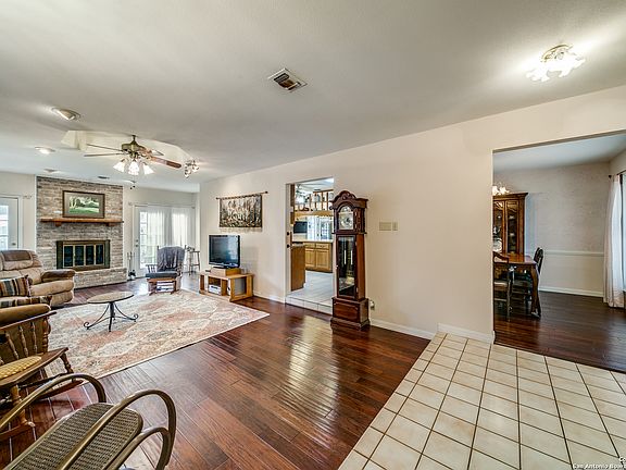 3rd image of 136 THOMAS EDISON DR