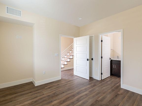 4th image of 13810 Cordary Ave