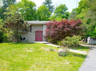 7 Arrowhead Ln, Suffern, NY 10901