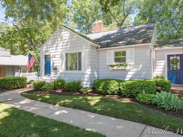 2023 Hall St SE, East Grand Rapids, MI 49506