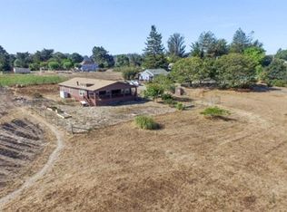 5679 Henning Rd, Sebastopol, CA 95472