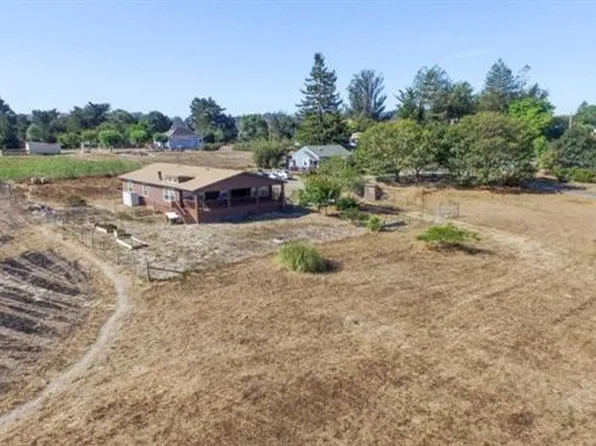 5679 Henning Rd, Sebastopol, CA 95472