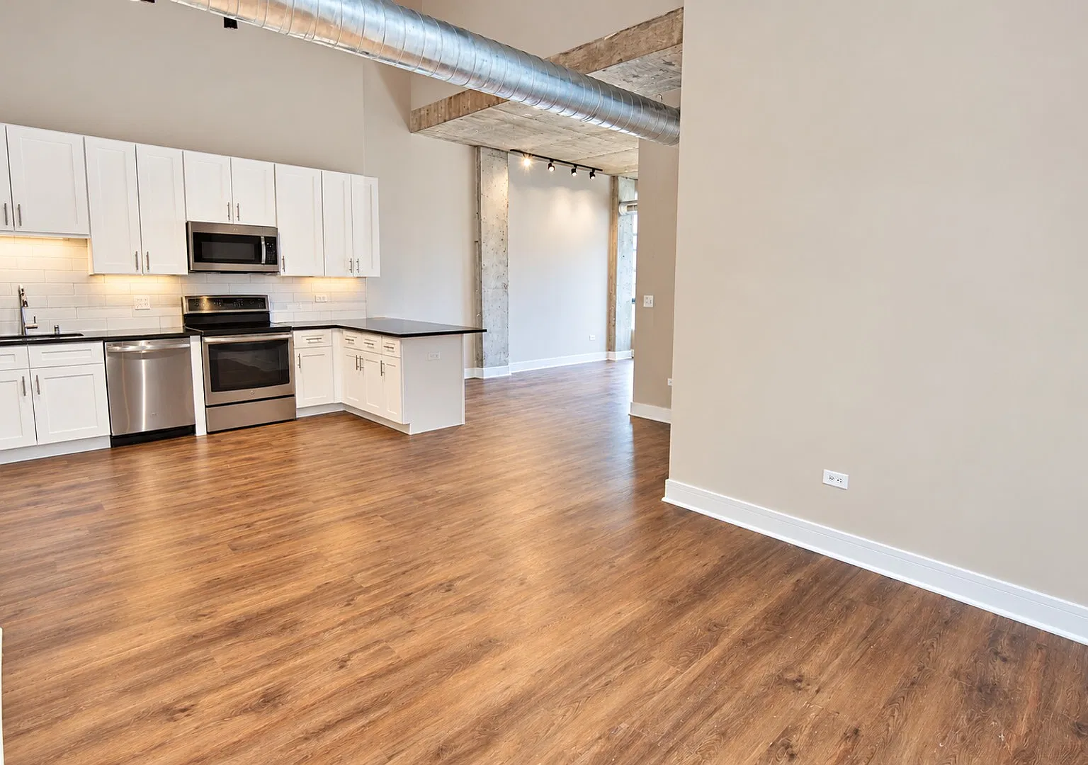 3817-45 N Broadway St — Photo 3