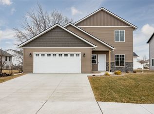 7708 Summerset Ave NE, Cedar Rapids, IA 52402