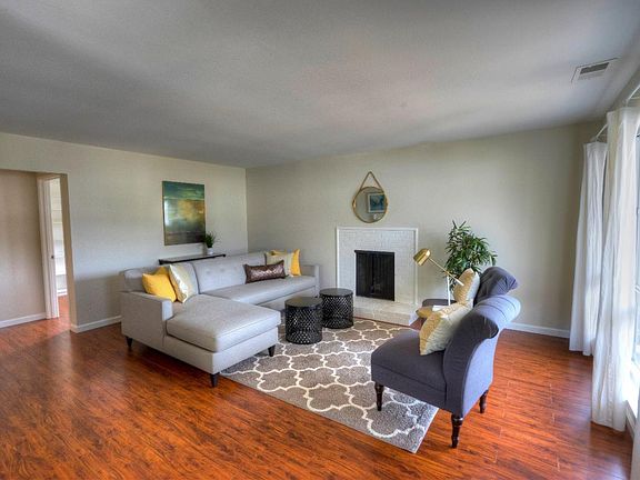 5th image of 380 Seaside Dr