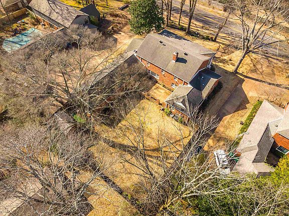 2nd image of 2072 Kirby Rd