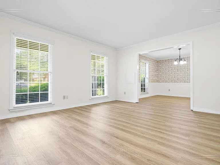 1211 Vendome Dr W — Photo 12