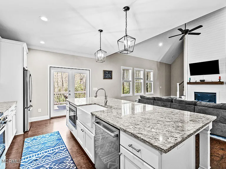 182 Lakeview Dr — Photo 26