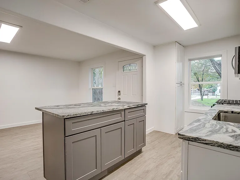 311 Byron St — Photo 3
