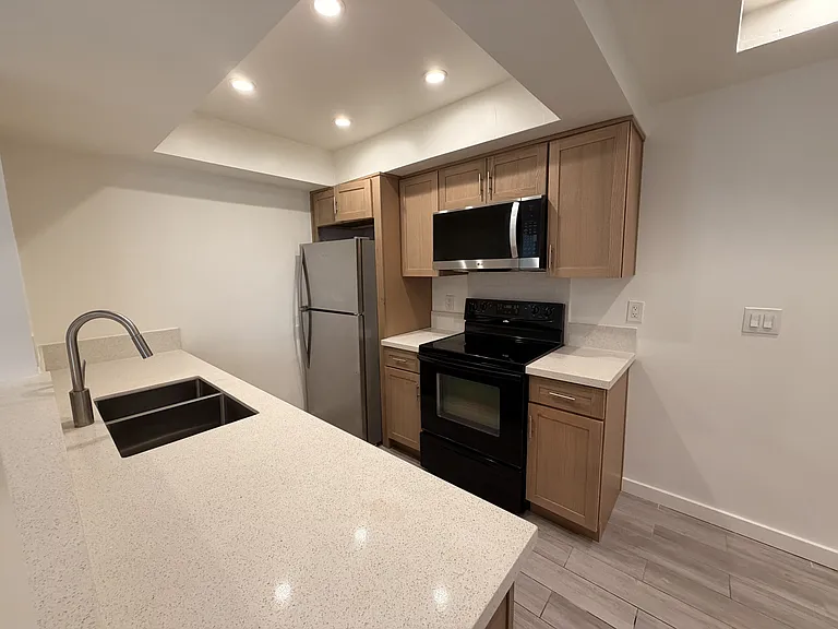 2843 C St #5 — Photo 9