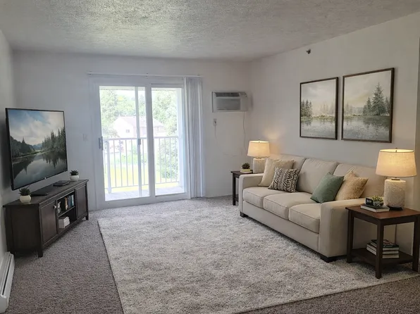 138 Lauff Dr APT 104, Milan, MI 48160