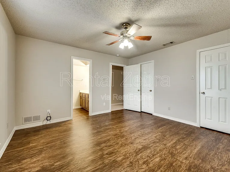 828 Haverford Ln — Photo 14