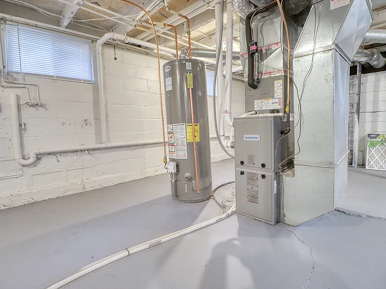 120 W G St — Photo 21