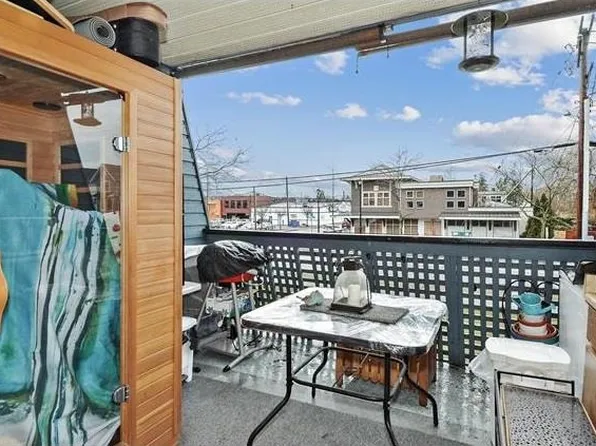 17661 58a Ave #105, Surrey, BC V3S 1N4