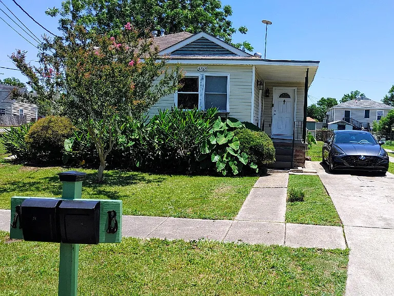 5765 Cameron Blvd — Photo 1