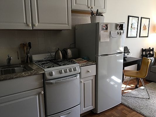 4th image of 316 E 6th St APT 10