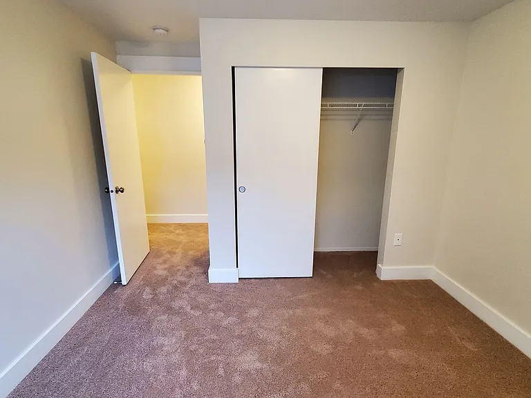 411 10th Ave — Photo 34