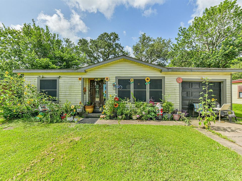 1st image of 607 Honeysuckle Dr