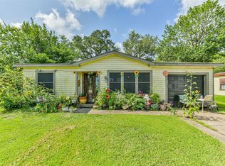 607 Honeysuckle Dr, La Marque, TX 77568