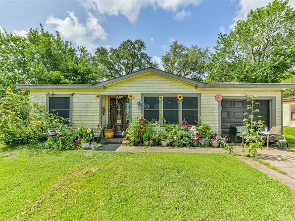607 Honeysuckle Dr, La Marque, TX 77568