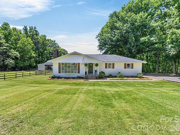 2nd image of 1609 Hall Rd