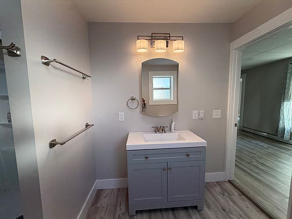 2nd image of 2 Hanover St #3