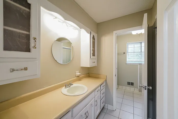 611 Ashwood Ln — Photo 9