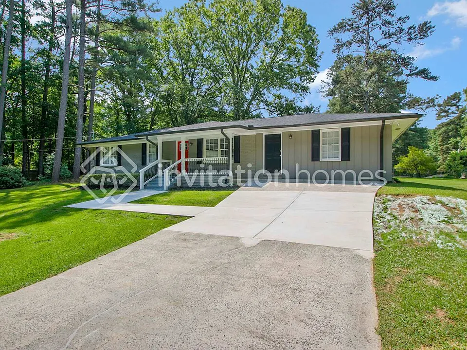 1665 Elmwood Dr