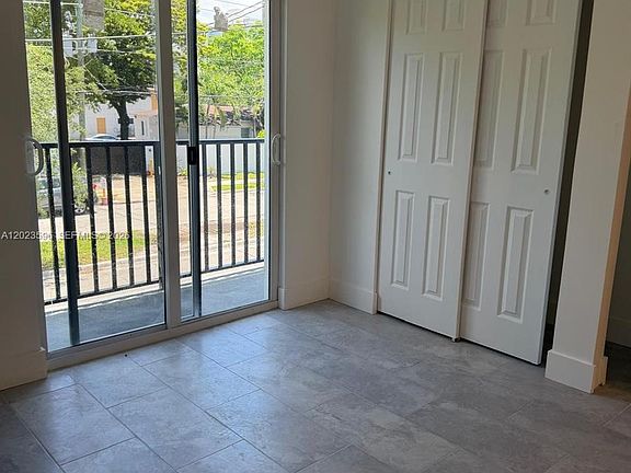 4th image of 147 NW 59th St #301