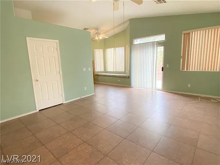2457 Covered Wells Ave — Photo 3