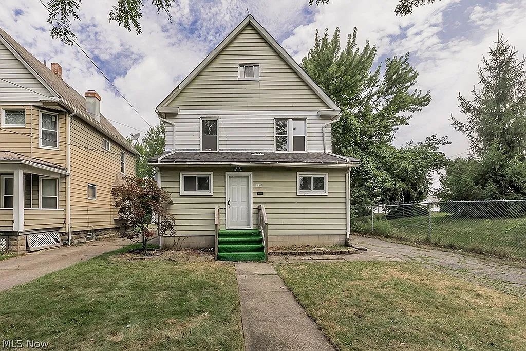 15307 Holmes Ave photo 1