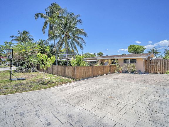 4th image of 223 NE 17th Avenue