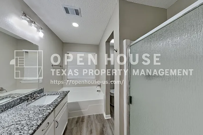 524 Buckstone Dr — Photo 10