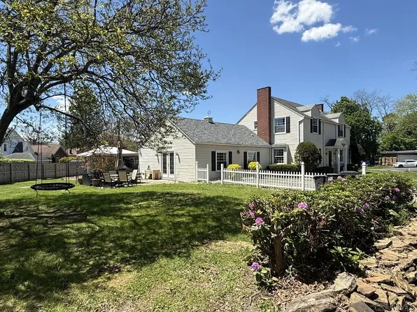 1300 Hillcrest Ct, Johnstown, PA 15905