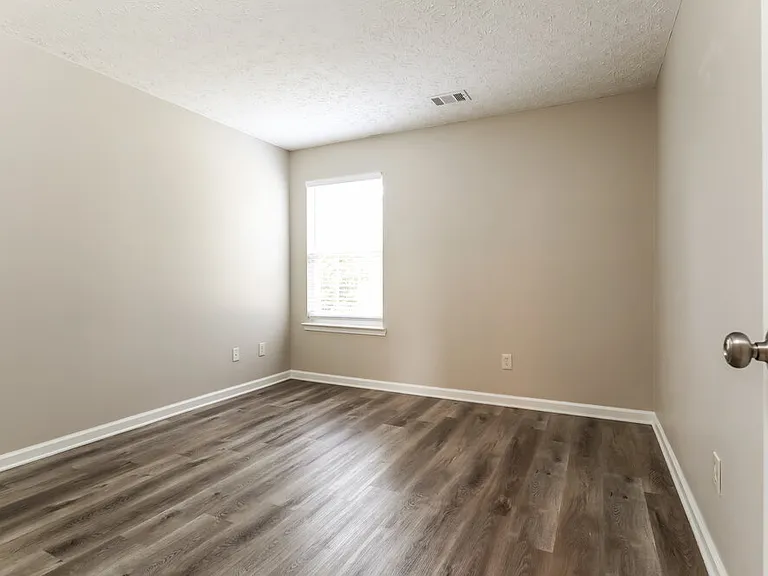 1304 Ivey Pointe Dr — Photo 11