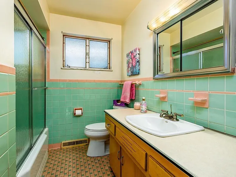 2186 Chesterland Ave — Photo 12
