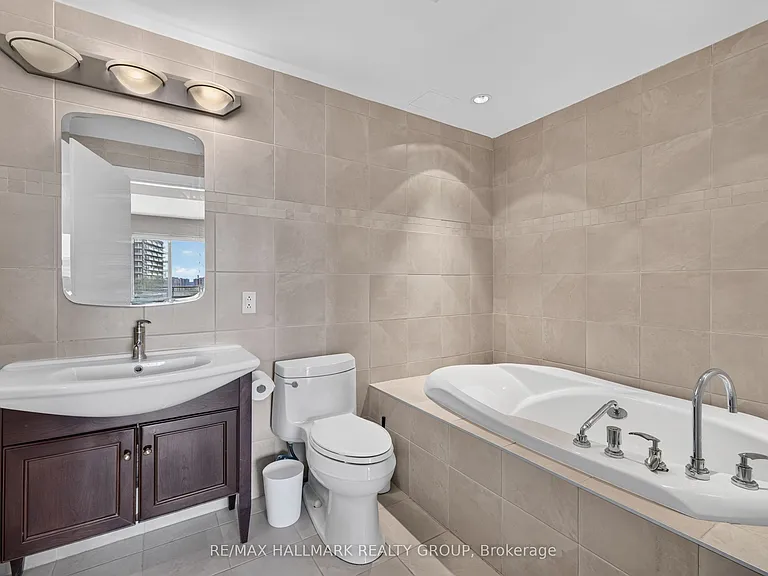 90 George St #1301 — Photo 17