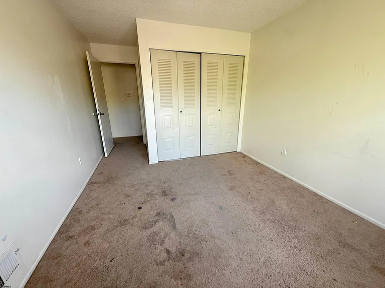 81 Colonial Ct #81 — Photo 8
